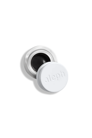 Aleph Gel Liner - Onyx

A sleek black liner that allows for a range of looks and styles with just one natural product.

Velvety and versatile to gracefully bring out the eyes, this water-based gel uses all natural ingredients for smudge-resistant lines and accents.