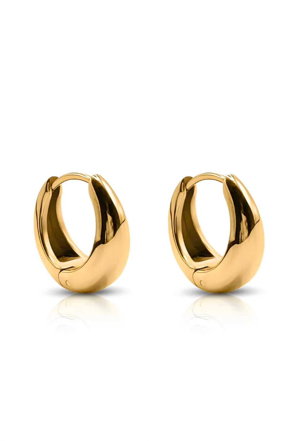 Empire Hoop Earrings - Gold, by Ever

Waterproof. Anti-Tarnish. Sweat Resistant.

Our best seller for a reason! The Empire Hoop Earrings bring a polished, sculptural feel to your everyday lineup.&nbsp;