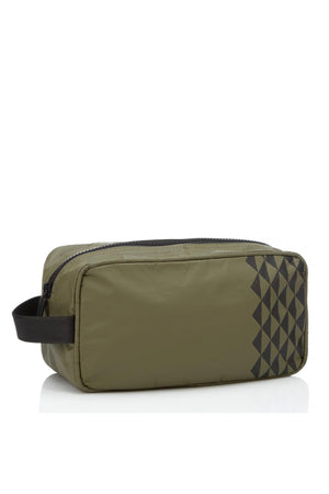 Aloha Dopp Kit - Kona Black/Olive
A must-have for travelers, the Dopp Kit will keep your inflight essentials organized and your luggage safe from splashes, leaks, and spills inflight!