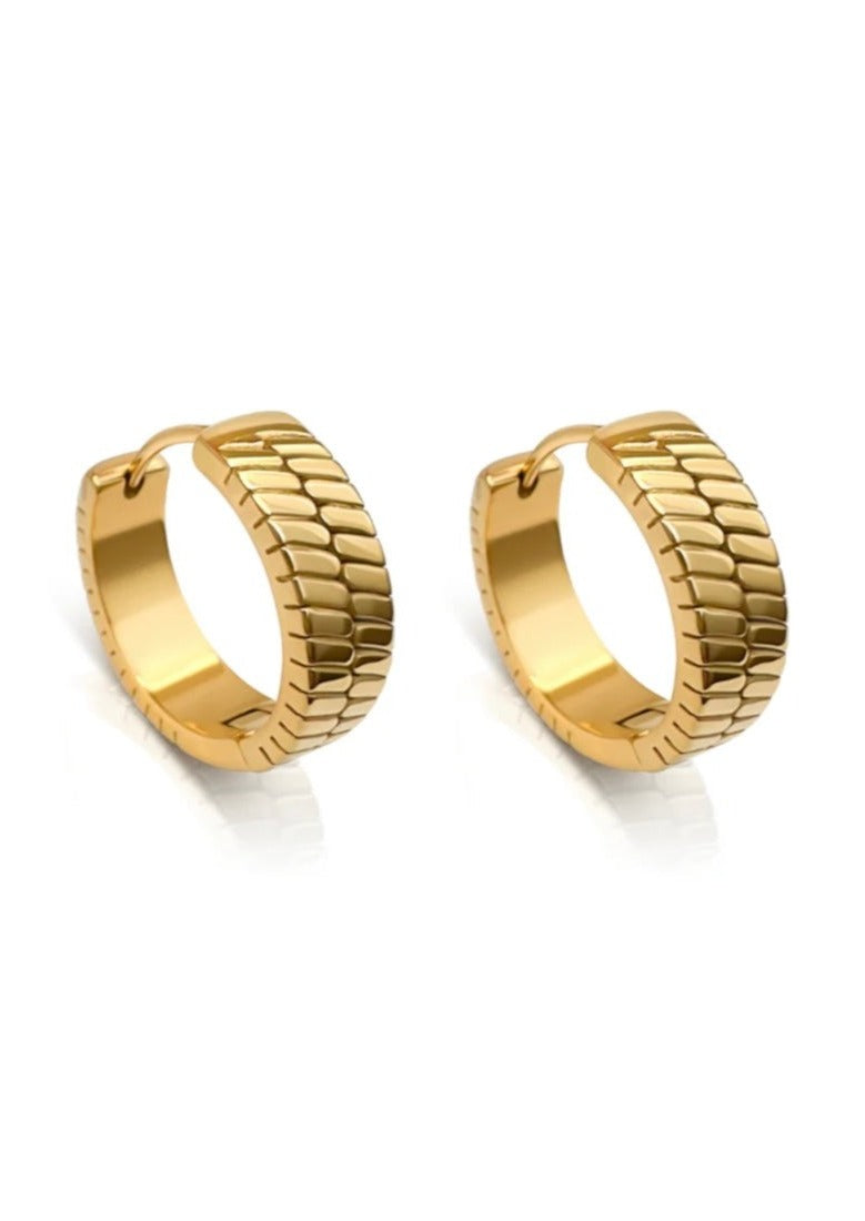 <h3>Step Back Hoop Earrings - Gold, by Ever</h3> <p>Sweat Resistant. Waterproof. Anti-Tanish. No Fade. Hyperallergenic.</p> <p>Inspired by the basketball move, the&nbsp;'Step Back' Hoop Earrings boast a unique pattern that resonates with the modern active woman and executes a balanced, clean look.</p>