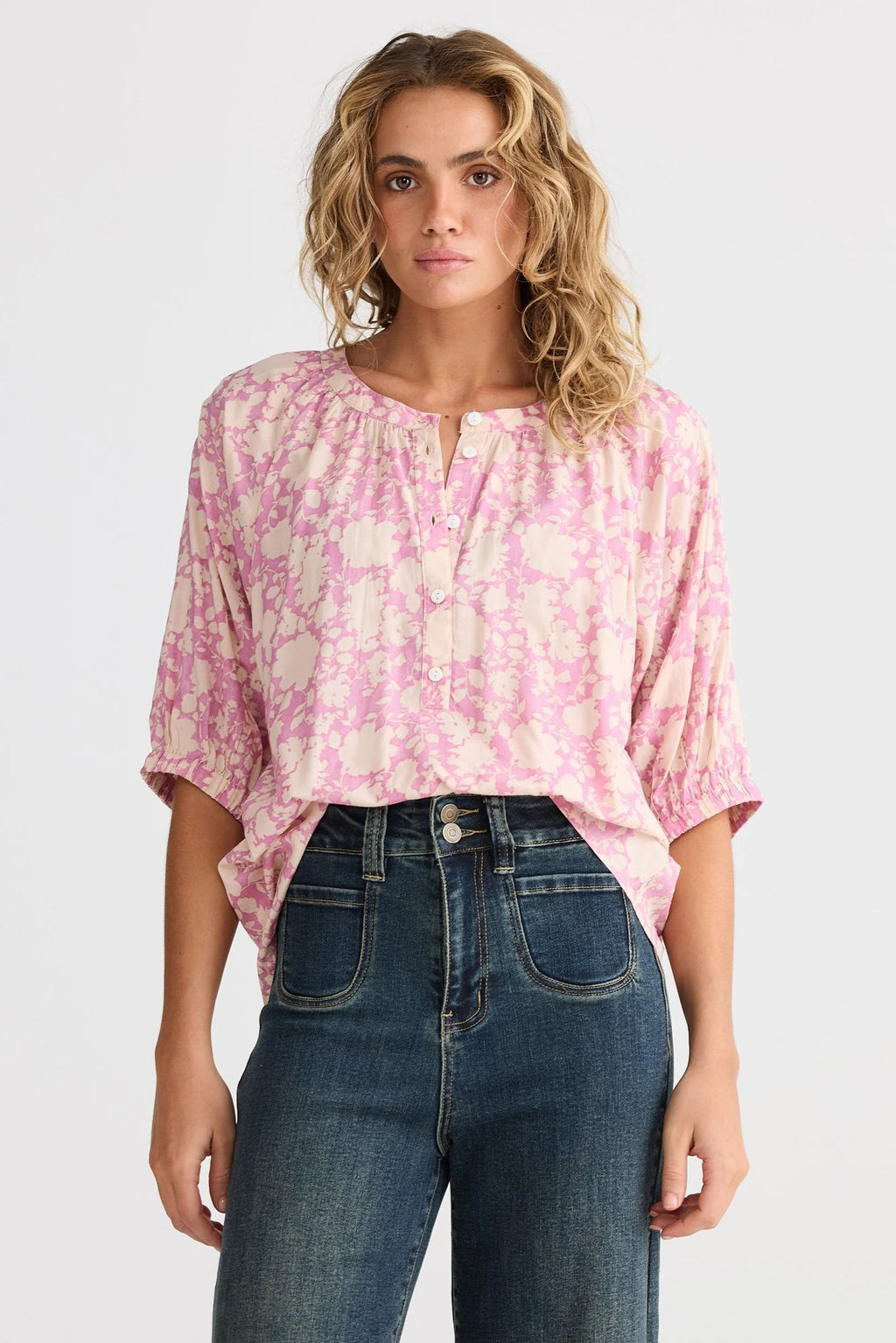 Rodeo Top - Meadow Muse, by Talisman
Round neckline

Band collar

Mid length elasticated sleeve

A-line shape