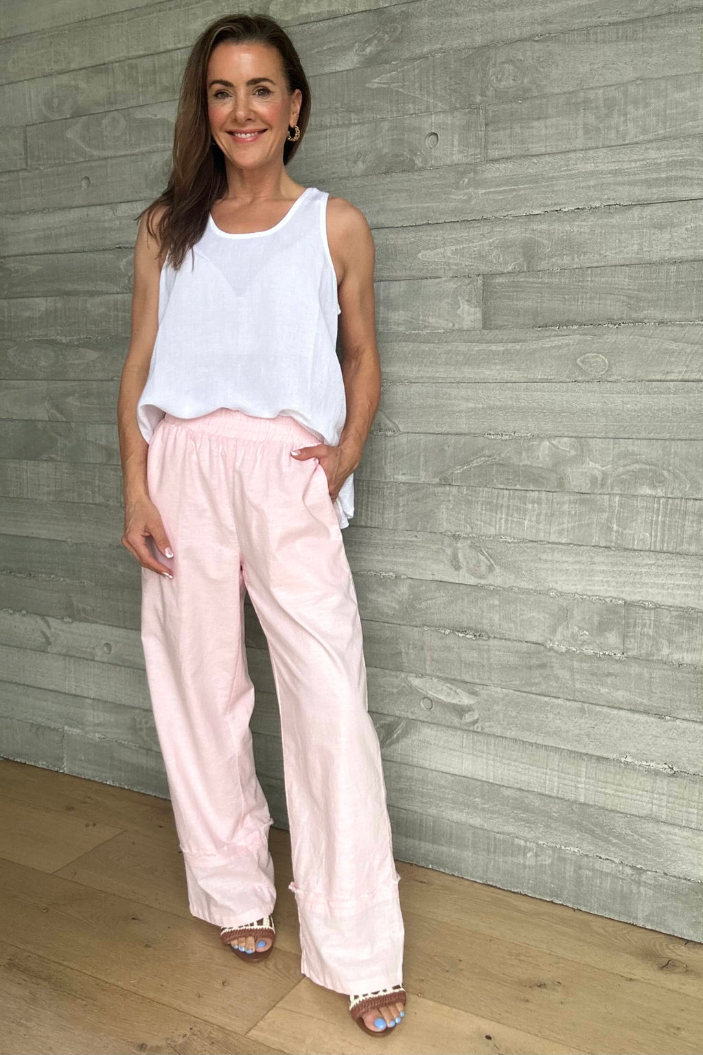 Sienna Pant - Pink, by Shanty
Elasticated waistband

Straight leg pant

Extra wide cuff

Inseam pockets
Lined