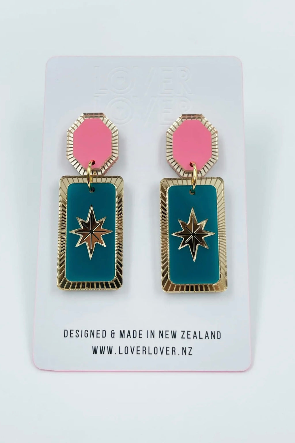 Moxie - Melon/Jade, by Lover Lover

Moxie - An elegant two piece earring, with statement colour pops, and etched mirror detailing.&nbsp;

A beautiful way to accessorize any outfit. Fabulous for both day and night wear.&nbsp;&nbsp;