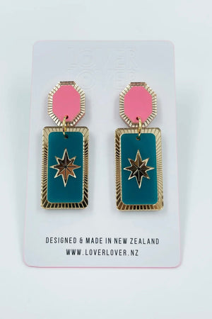 Moxie - Melon/Jade, by Lover Lover

Moxie - An elegant two piece earring, with statement colour pops, and etched mirror detailing.&nbsp;

A beautiful way to accessorize any outfit. Fabulous for both day and night wear.&nbsp;&nbsp;