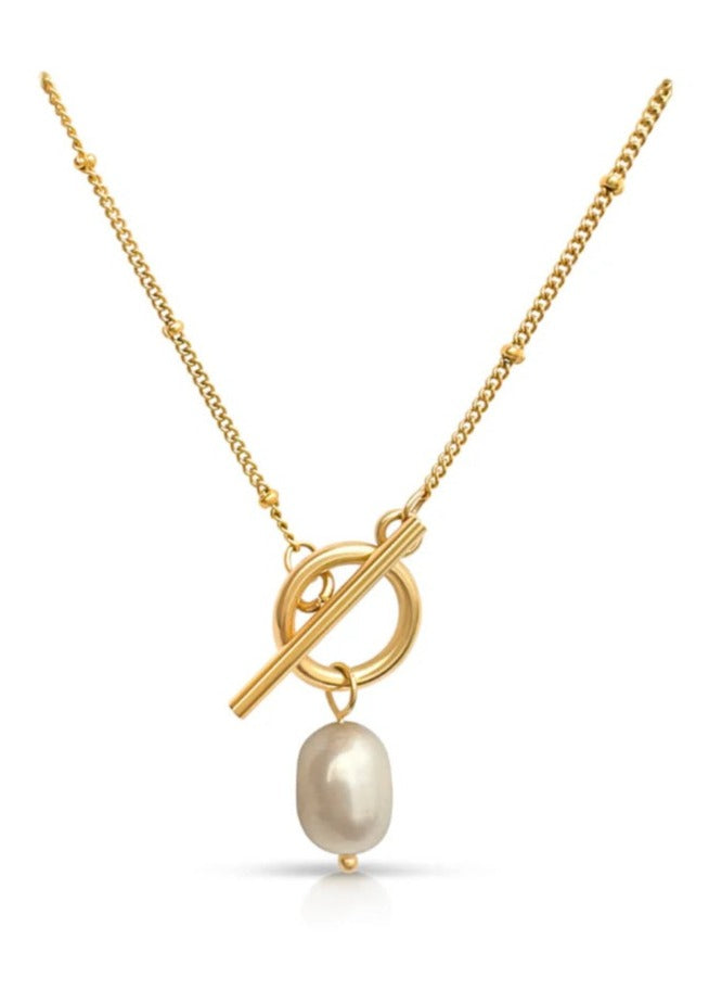 <h3>One-On-One Pearl Necklace - Gold, by Ever</h3> <p>Sweat Resistant. Waterproof. Anti-Tanish. No Fade. Hyperallergenic.</p> <p>Complete with a simple toggle clasp and a beautiful&nbsp;freshwater pearl, this necklace embodies timeless elegance.</p>