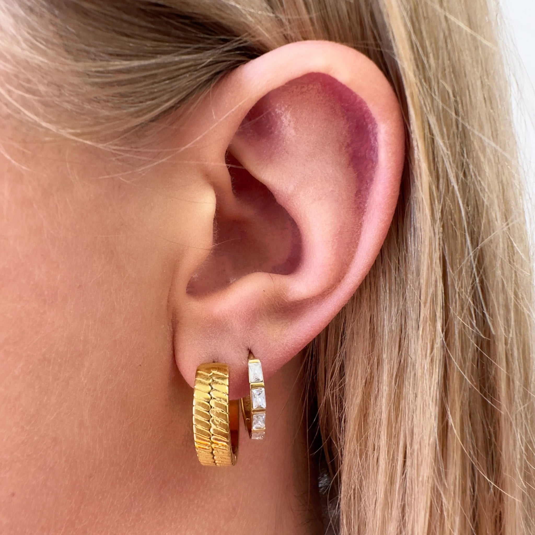 Step Back Hoop Earrings - Gold