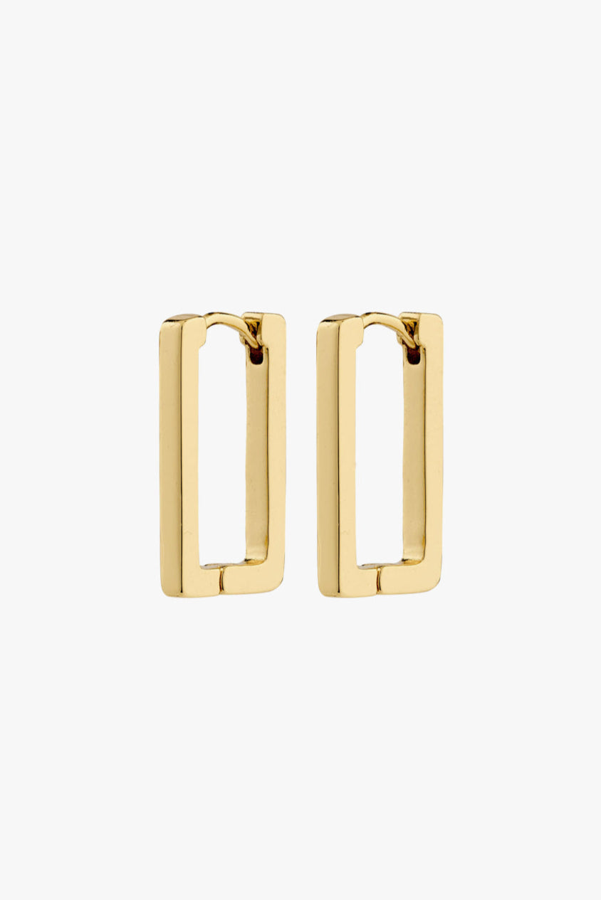 Feel Recycled Earrings - Gold Plated, by Pilgrim

Make time to feel the sunshine and let the FEEL earrings from Pilgrim add an urban Scandi touch to your look. Gold-plated square hoops in a rectangular design for a sharp and stylish look. A true evergreen in your jewellery collection, perfect for a minimalist, cool vibe. With easy-to-use click clasp, they're perfect for a life-on-the-go lifestyle - ready to add an extra touch of classiness to your day. And guess what - they are made from 99% recycled materi