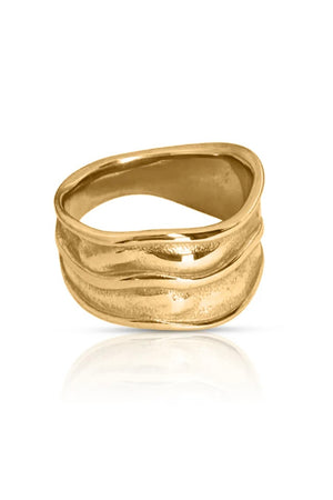 Double Play Ring - Gold, by Ever

Sweat Resistant. Waterproof. Anti-Tanish. No Fade. Hyperallergenic.

A perfect blend of fun and sophistication.

With its bold wavy design in premium stainless steel and a radiant gold finish, this ring is both a statement piece and an everyday essential.&nbsp;