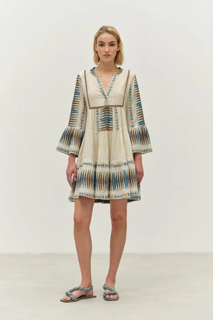Paradise Short Dress - Blue/Camel, by Devotion Twins

Short Dress
Jacquard print
V-neck
Ruffles
Pure cotton