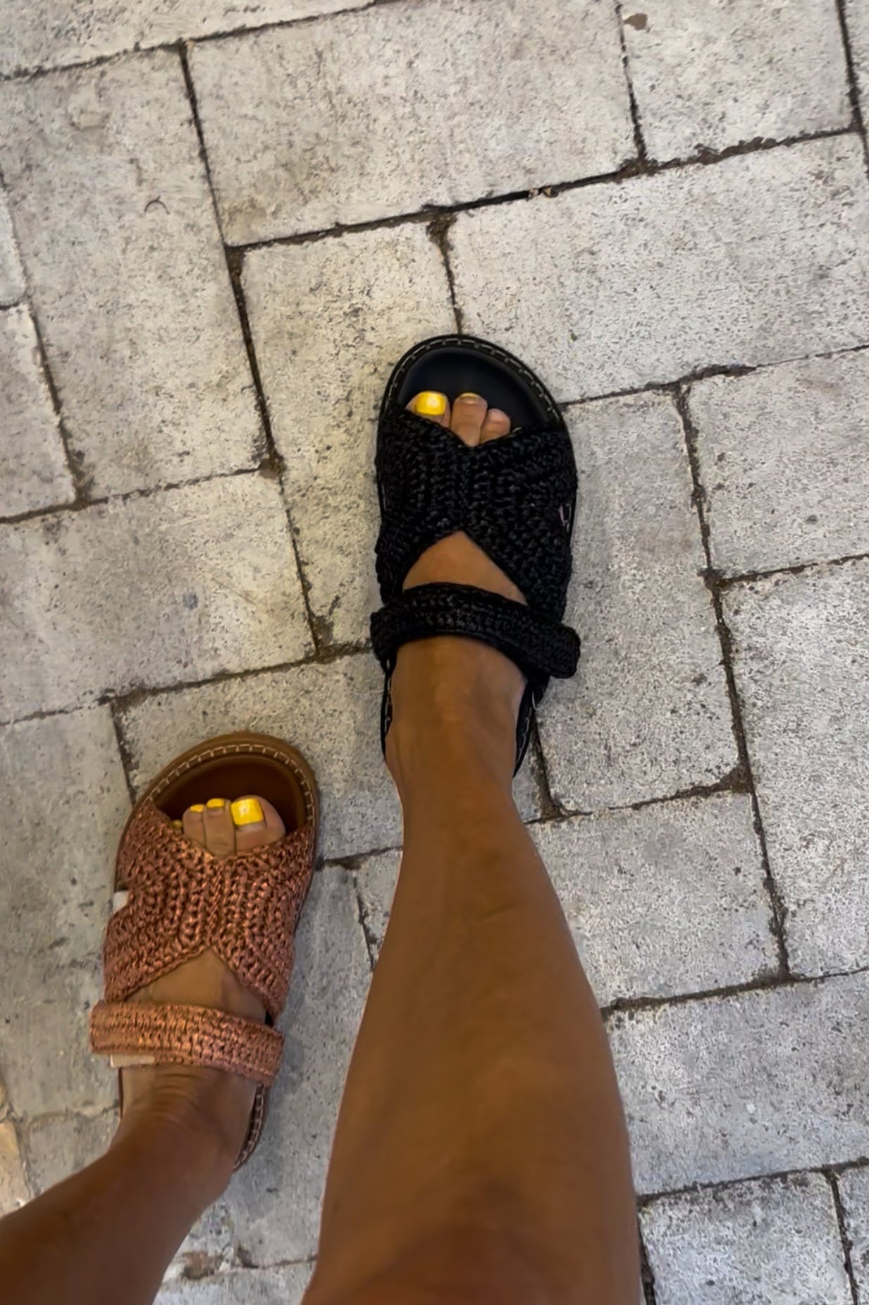 Zoey Woven Raffia Fussbett with Strap - Palo Santo