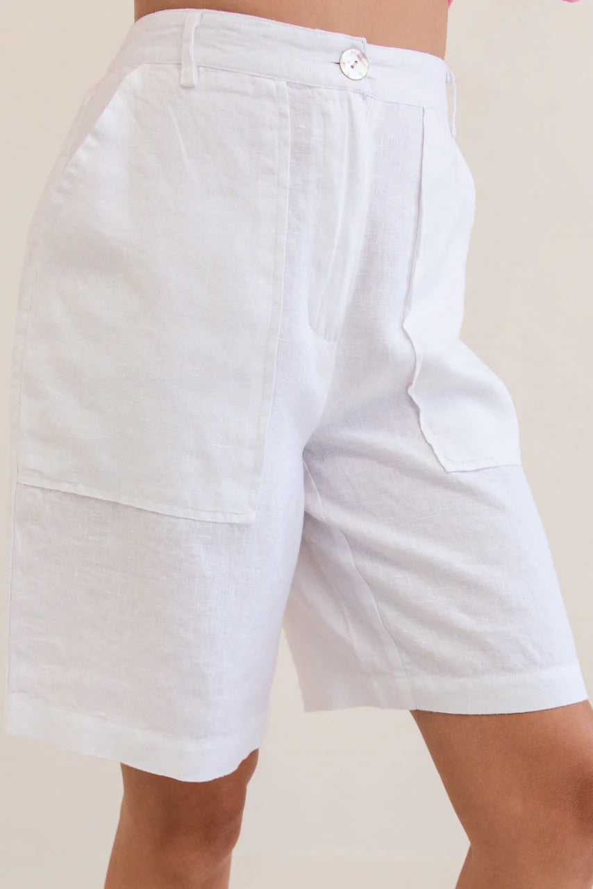 Linen Midi Short - White, by Kaleido

Feel cool, fresh and comfortable all summer long in these gorgeous linen shorts by Kaleido, featuring pockets and an elasticated back waistband with flattering flat front with zip/button closure. These shorts are the ultimate in comfort, combining softness with form and fit so that you look as good as you feel all day long.

Elasticated Back Waistband
Belt Loops
Flat Front
Zip/Button Closure
Pockets