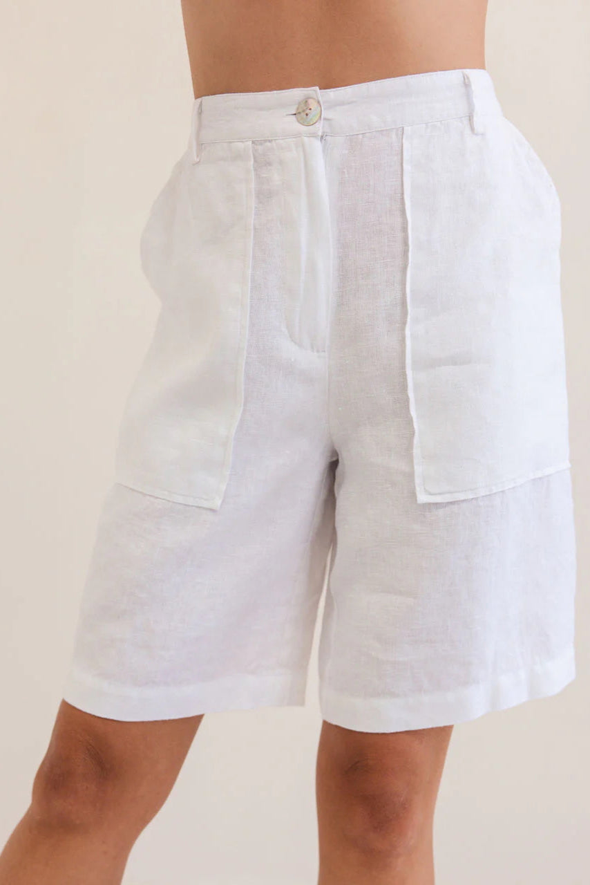 Linen Midi Short - White, by Kaleido

Feel cool, fresh and comfortable all summer long in these gorgeous linen shorts by Kaleido, featuring pockets and an elasticated back waistband with flattering flat front with zip/button closure. These shorts are the ultimate in comfort, combining softness with form and fit so that you look as good as you feel all day long.

Elasticated Back Waistband
Belt Loops
Flat Front
Zip/Button Closure
Pockets