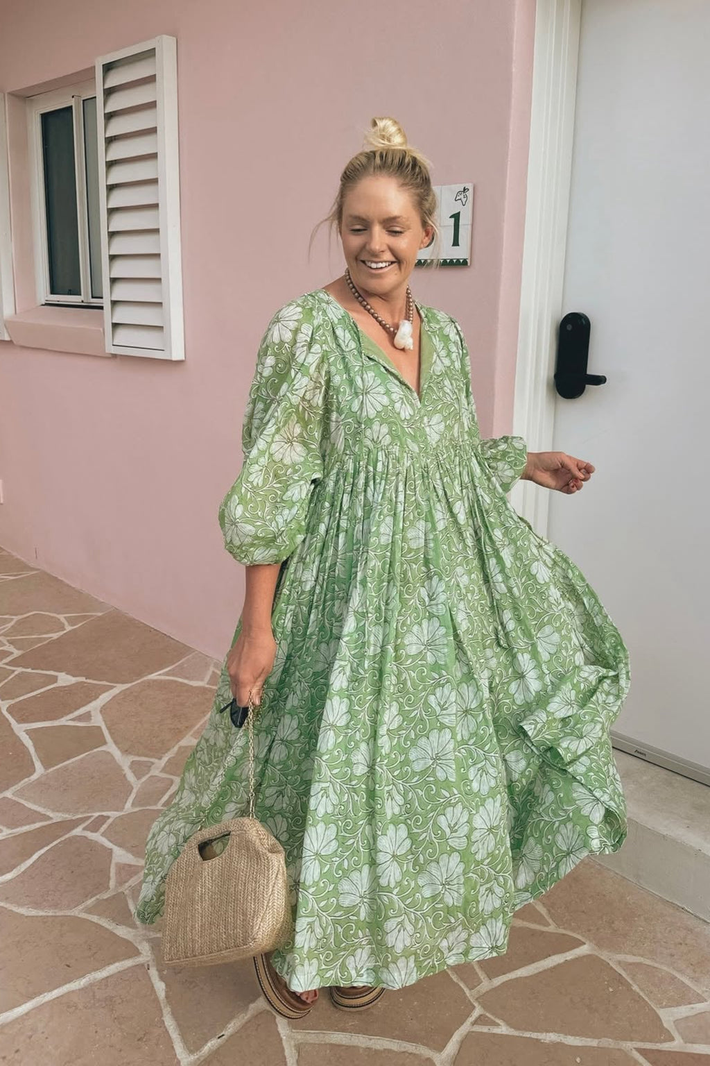 Wisteria Dress - Apple Blossom, by Talisman
Round neck

Relaxed fit

Neck ties

Gathered 3/4 sleeve into a cuff

Midi length