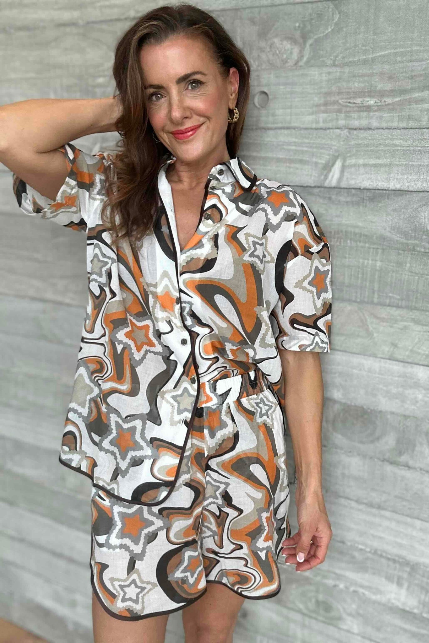 Kate Short - Stars, by Devotion Twins

Mid length Shorts with elastic waistband&nbsp;

Stars abstract vintage inspired print

Curved side detail

Fabric:
100% lightweight cotton