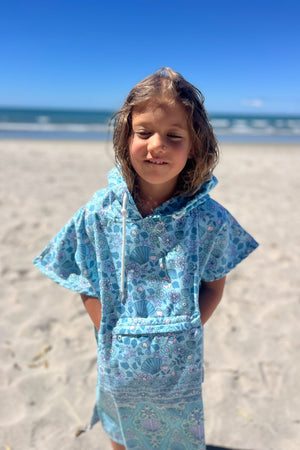 Eco Surf Poncho, Kids - Aqua Seashells, by Flock

Our hooded beach ponchos are made using 85% post consumer plastic bottles, saving them from becoming landfill. They come with multi access pockets to change discretely and easily at the beach, perfect for surfers. Children’s poncho fits approx 4-8 year old (size dependant). In our gorgeous Aqua Seashells print.