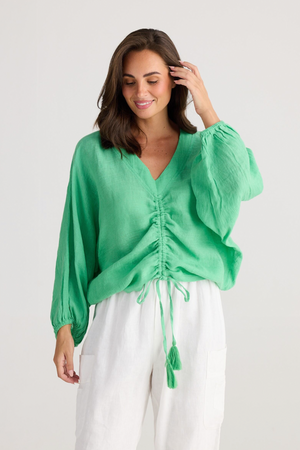 Happy Hour Top - Apple Linen Gauze, by Holiday

Details:

V-style neckline

Centre front ruching with tie

Oversized fit

Elasticated back hem