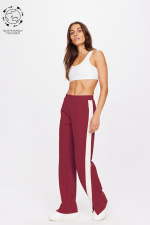 Petra Flare - Maroon, by The Upside

Everything you need in a pant, sleek sporty sophistication.

Full length soft tailored flare pant in deep maroon
Contrast cream tape down side seams
Side seam pockets
Soft elasticated waistband
Embroidered logo at back
Lenzing viscose soft suiting fabrication