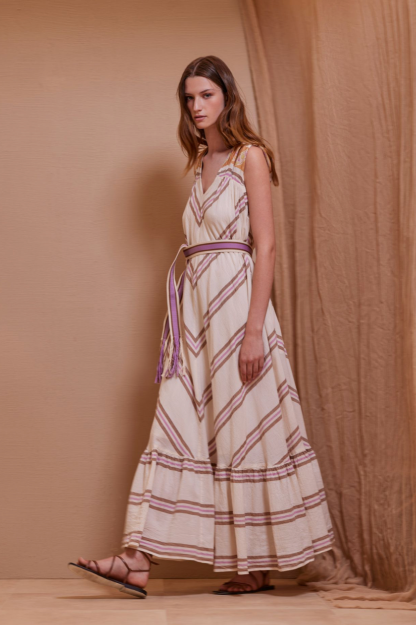 Devotion Nikol Long Dress - Straw Lilac

Midi length
Sleeveless
V-neckline

Removable fabric belt