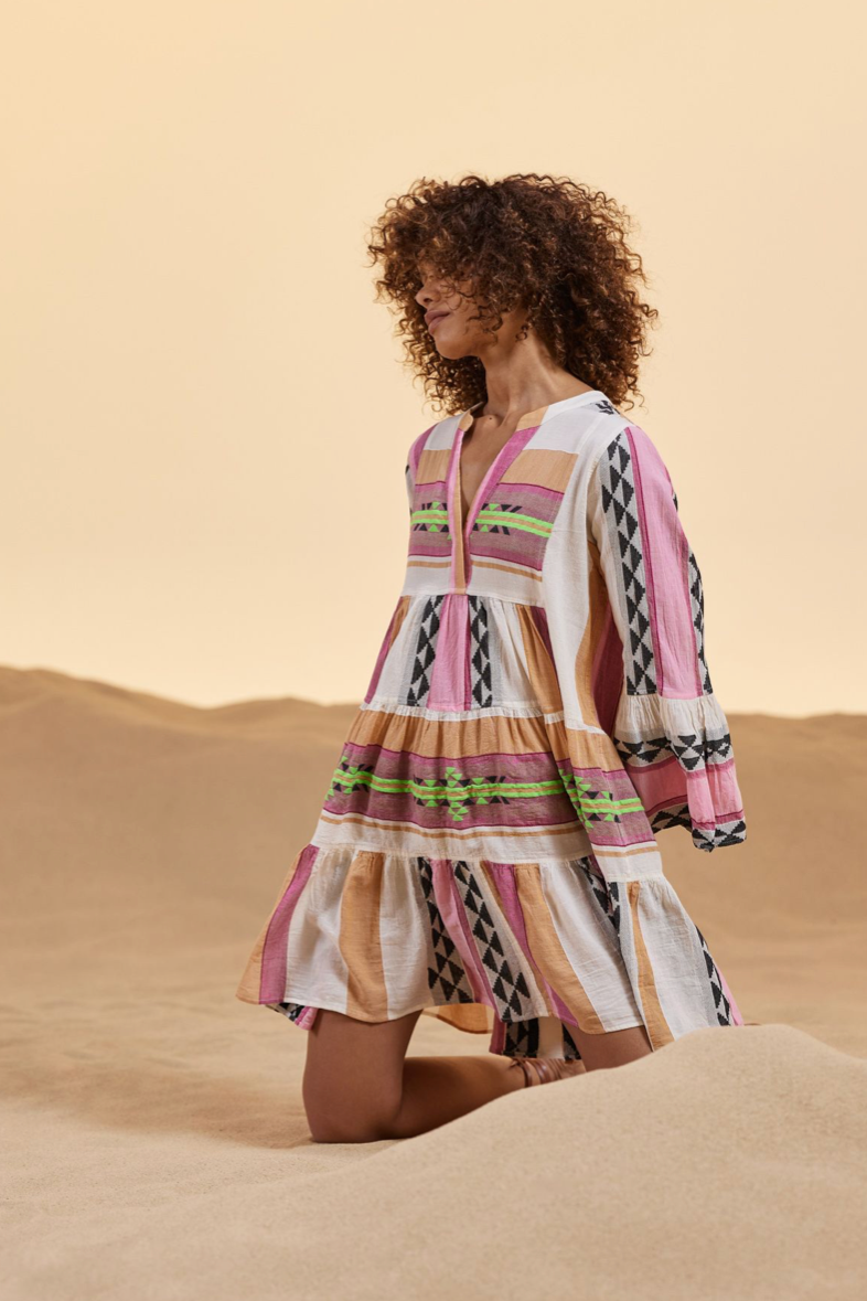 Devotion Ella Short Dress - M.Pink/Green

For an effortless summer look, choose the Ella Short Dress from resort wear designer Devotion. The bohemian-inspired smock-style dress is crafted in this seasons limited edition pink and green embroidered design. The perfect addition to your summer wardrobe.