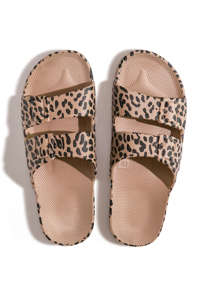 Freedom Moses 'Leo Camel' - Leopard Spots on Beige Slides

We kept only the essentials, for the ultimate comfort.


Our slides are flexible, yet supportive.


Designed to feel like a hug for your feet