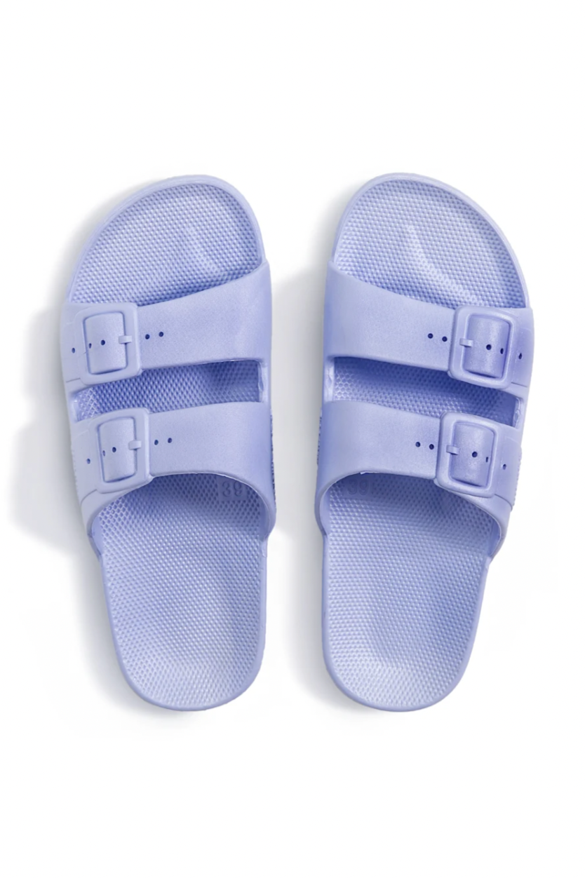 Freedom Moses 'Hydra' - Lavender Slides

We kept only the essentials, for the ultimate comfort.


Our slides are flexible, yet supportive.


Designed to feel like a hug for your feet