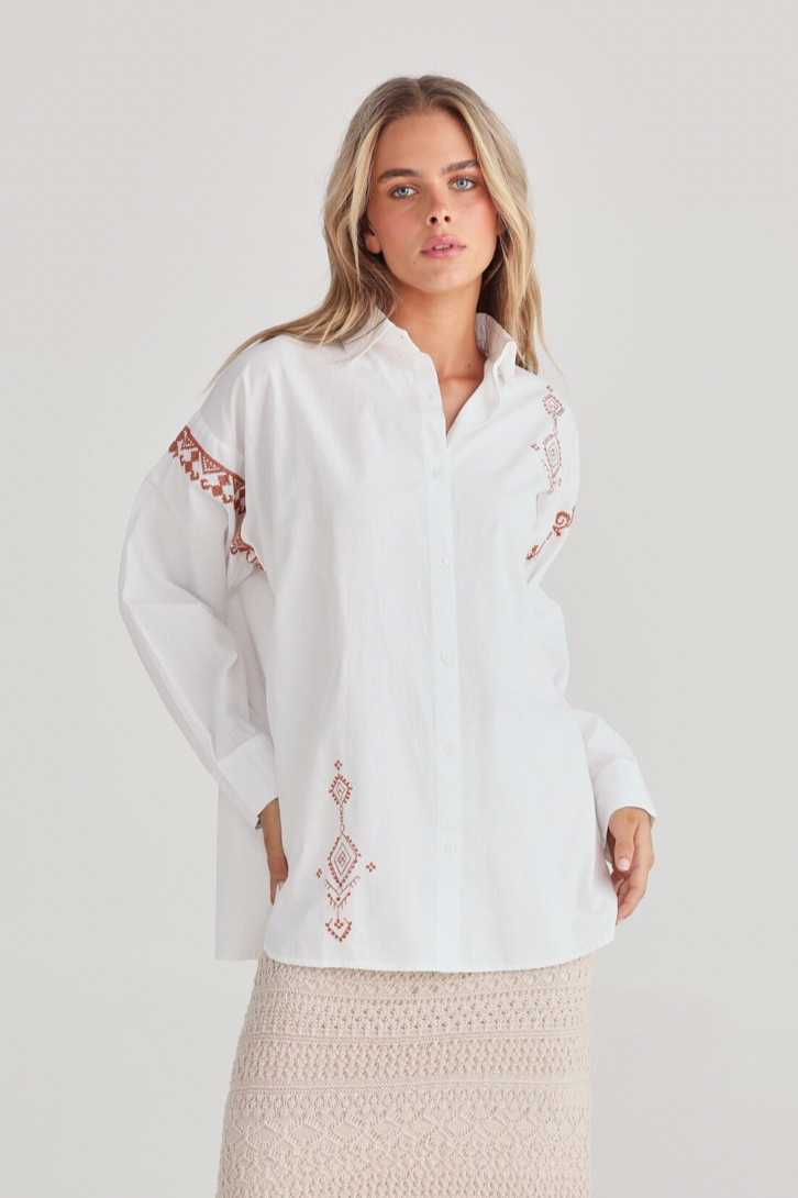 Flamenco Shirt - White with Clay, by Talisman
Classic shirt collar with button through front

Oversized fit

Curved hem

Stunning feature embroidery