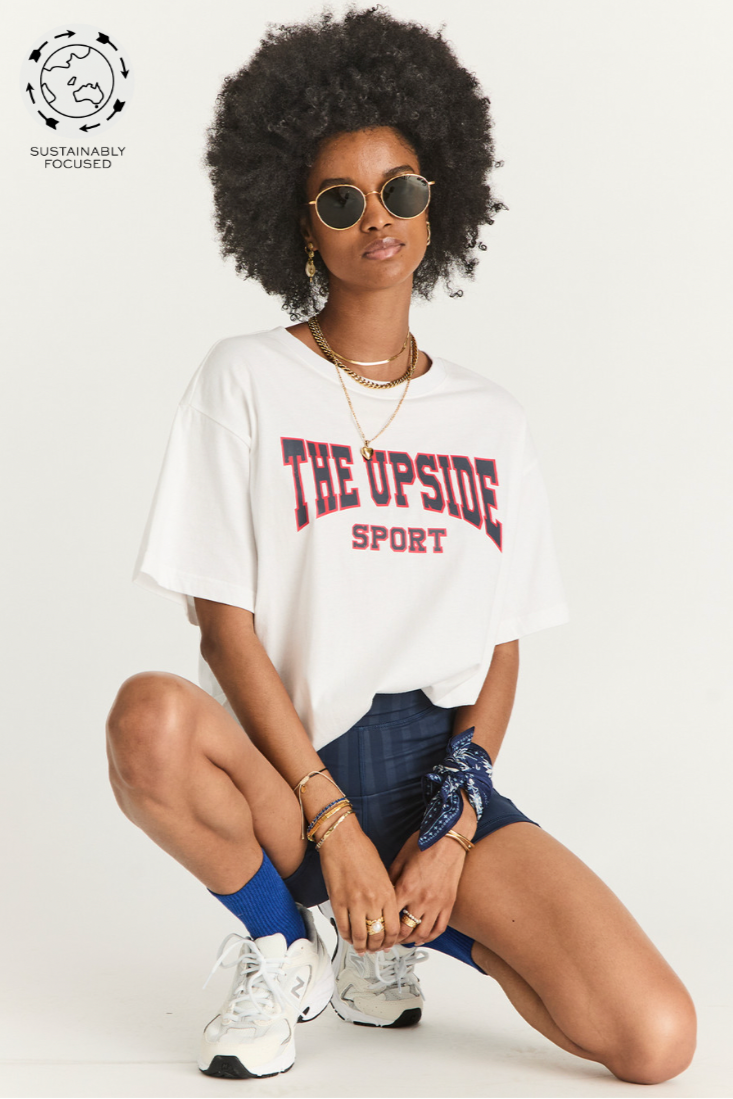 Ivy League Sammi Tee - White, by The Upside

A classic tee shape to throw on over any leg.

Made with heavy Organic Cotton jersey
Oversized tee shape in white
Ivy League The Upside Sport logo printed on chest
Rib neckline
Please refer to studio images for accurate colour of garment