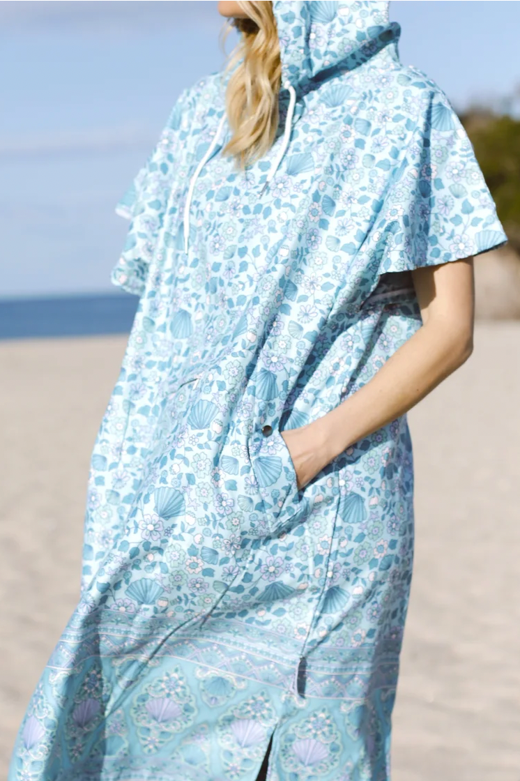 Eco Surf Poncho, Adults - Aqua Seashells, by Flock

Our hooded beach ponchos are made using 85% post consumer plastic bottles, saving them from becoming landfill.&nbsp; They come with multi access pockets to change discretely and easily at the beach, perfect for surfers.&nbsp;