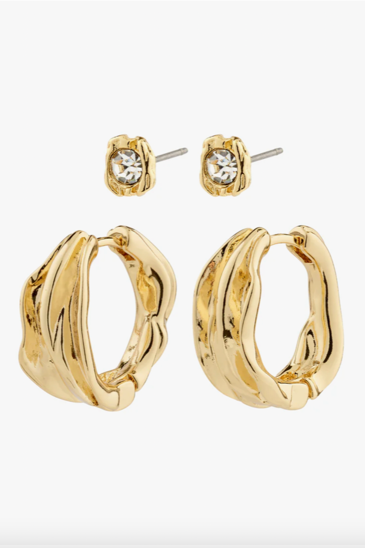 Feel Earrings - 2-In-1 Set - Crystal/Gold Plated, by Pilgrim

Make time to feel the sunshine! With the 2-in-1 set of earrings from Pilgrim's FEEL collection, you can mix your everyday styles with a touch of glam. 