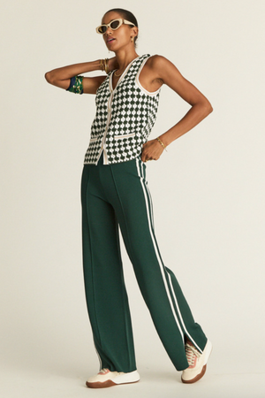 Les Border Freya Knit Pant - Eden, by The Upside

Embrace understated sport sophistication in our new pant of the season.

Knitted straight leg pant in deep green
Knitted white side stripes
Elasticated waistband
Short splits at hem
Embroidered tonal arrow logo at back
Please refer to studio images for accurate colour of garment