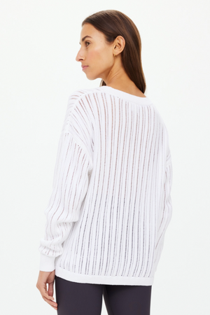 Muse Chesca Long Sleeve Knit - White, by The Upside

A luxe casual piece to take you through the weekend.

Organic cotton open knit construction in fresh white
Relaxed silhouette with soft ribbed neckline, cuffs and hem
Arrow pip logo at sleeve cuff
Please refer to studio images for accurate colour of garment