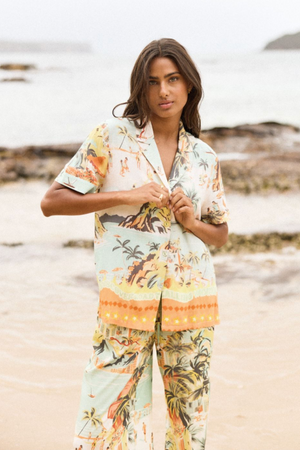 Vacanza Resort Shirt - Tropical, by MinkPink

The Vacanza Resort Shirt can be worn pool-side, as a casual everyday look or dressed up for the evening. This MINKPINK exclusive print features a sketched beachline, full of green-yellow &amp; orange hues. Pair yours with the matching Vacanza Drawstring Pant, to complete the beach to bar look.