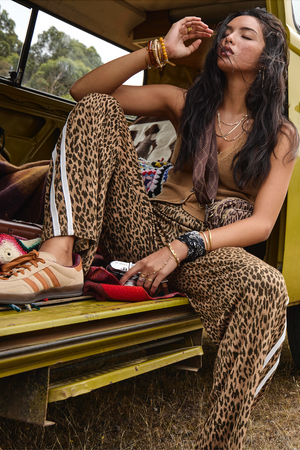 Panthera Jetset Pant - Leopard, by The Upside

Embrace your wild side with our Panthera Jetset Pant

Straight leg pant in slinky fabrication
Printed in our Panthera leopard print
Functional front and back pockets
Cream mesh binds down sides
Tonal embroidered arrow at back pocket
Please refer to studio images for accurate colour of garment
