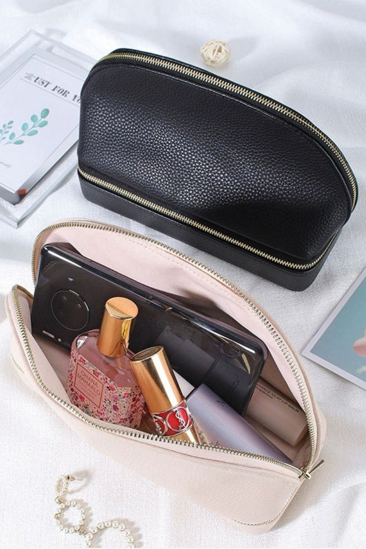 Amelia Jewellery and Make-Up Case, by Antigone
The perfect travel companion for storing all your jewellery and make up!. Use them for the day-to-day storage or pack them away in your weekend bag, handbags for those on-the-go needs.