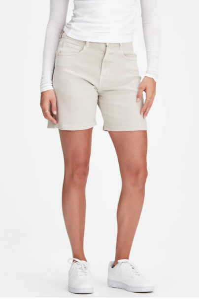 Bronte Short - Neutral, by Junkfood

Details:

Mid waisted stretch denim A line shorts.

In a soft and comfortable stretch denim, Bronte Neutral is a great mid length option that is not too long; not too short. Can be worn baggy or more fitted as preferred;


Fixed waist band with belt loops, 98% cotton, 2% spandex, zip fly, classic 5 pocket design