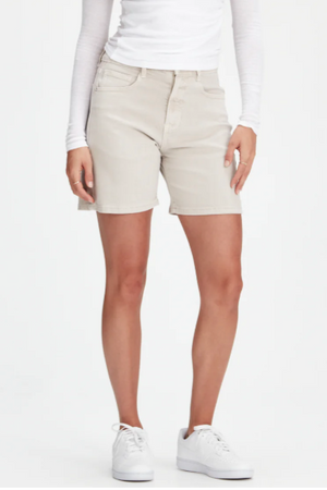 Bronte Short - Neutral, by Junkfood

Details:

Mid waisted stretch denim A line shorts.

In a soft and comfortable stretch denim, Bronte Neutral is a great mid length option that is not too long; not too short. Can be worn baggy or more fitted as preferred;


Fixed waist band with belt loops, 98% cotton, 2% spandex, zip fly, classic 5 pocket design