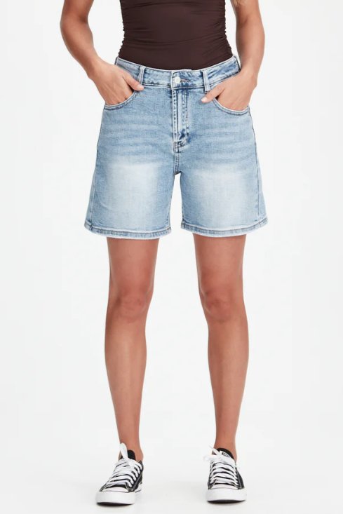 Bronte Short - Blue, by Junkfood

Details:

Mid waisted stretch denim A line shorts.

In a soft and comfortable stretch denim, Bronte Neutral is a great mid length option that is not too long &amp; not too short. Can be worn baggy or more fitted as preferred.&nbsp;


Fixed waist band with belt loops, 98% cotton, 2% spandex, zip fly, classic 5 pocket design.&nbsp;&nbsp;