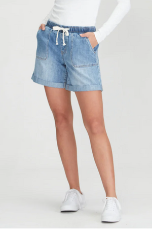 Maggie Short - Blue, by Junkfood

Mid waisted rigid denim shorts.

In a lighter weight denim, perfect for those hot Summer days.
&nbsp;
With comfortable elasticated waist band with shoe string tie. Can&nbsp;be worn higher or lower on the waist as preferred.

Elasticated waist band, 100% cotton, 4 pocket design.