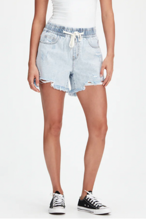 Stella Shorts - Light Blue, by Junkfood

The popular Stella is back! In a slightly LONGER LENGTH for summer '25/'26

High waisted ripped denim shorts with elastic waist and shoe string tie.


In a premium quality rigid denim with frayed hem in pale blue. If you already have Stella, you'll need a pair of these.&nbsp;

With ripped front panels and a raw&nbsp;hem. Can be worn higher or lower on the waist as preferred.&nbsp;Stella Pale Blue looks great worn fitted or over sized.

Fixed waist band with belt loop