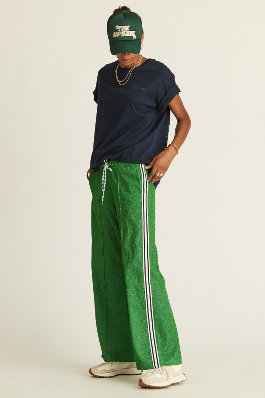 Galaxia Loretta Pant - Amazon Green, by The Upside

Sporty meets sparkle, these straight-leg pants shine in Amazon Green

Mid to low rise straight leg pant with pin tuck
Elasticated waistband with drawcord
Stripe knitted tape down side seams
Amazon Green lurex sparkle fabrication
Side seam pockets
Embroidered arrow logo at back
Please refer to studio images for accurate colour of garment