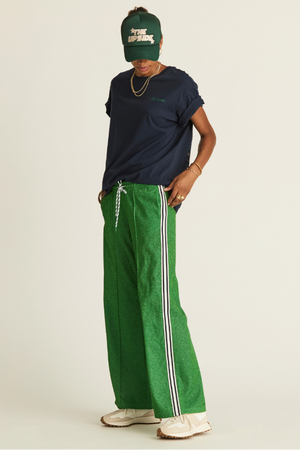 Galaxia Loretta Pant - Amazon Green, by The Upside

Sporty meets sparkle, these straight-leg pants shine in Amazon Green

Mid to low rise straight leg pant with pin tuck
Elasticated waistband with drawcord
Stripe knitted tape down side seams
Amazon Green lurex sparkle fabrication
Side seam pockets
Embroidered arrow logo at back
Please refer to studio images for accurate colour of garment