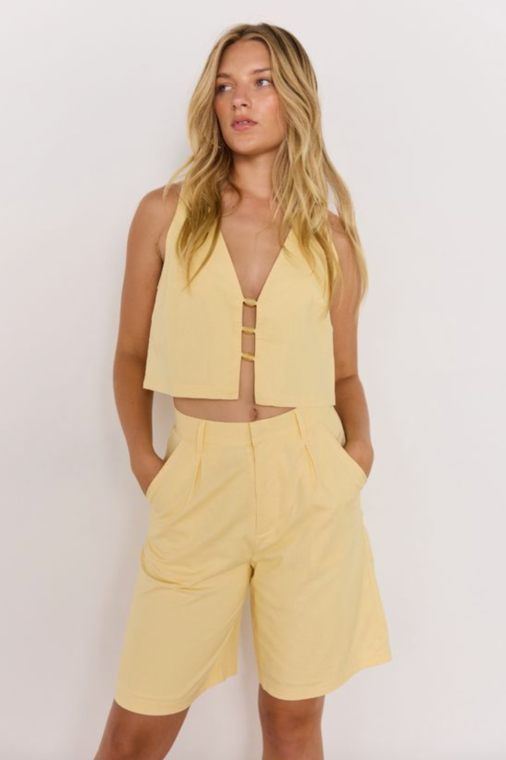 Gigi Bermuda Short - Butter, by Minkpink

The Gigi Butter Yellow Linen High-Waist Bermuda Short is your easy-breezy summer go-to. In a soft butter yellow, these tailored shorts feature a high-rise waist, front pleats, and a relaxed longer-line leg for a polished yet comfortable fit. Crafted from a breathable cotton-linen blend, they’re perfect for both casual days and warm-weather outings.&nbsp;