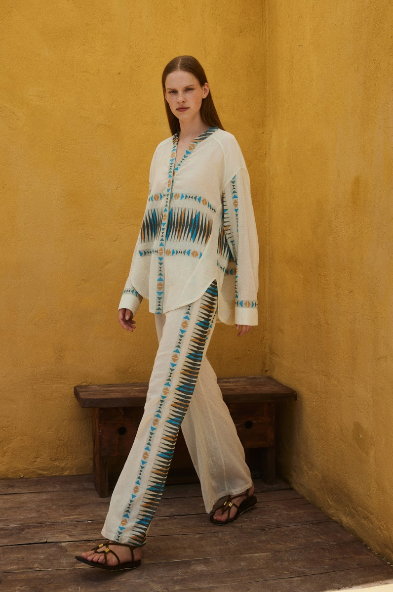 Iluma Pant - Blue/Camel, by Devotion Twins

Straight cut
Jacquard print
Pure cotton