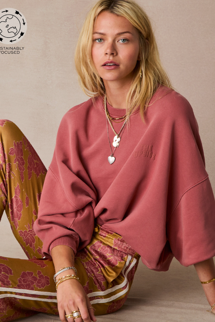 Serendipity Paloma Crew - Sienna, by The Upside

The Serendipity Paloma Crew pairs everyday ease with a statement hue

An oversized crew in sienna
100% brushed organic cotton loopback fabrication
The Upside puff printed logo at front chest
Ribbed neckline, cuffs and hem
Drop shoulder relaxed styling
Please refer to studio images for accurate colour of garment
