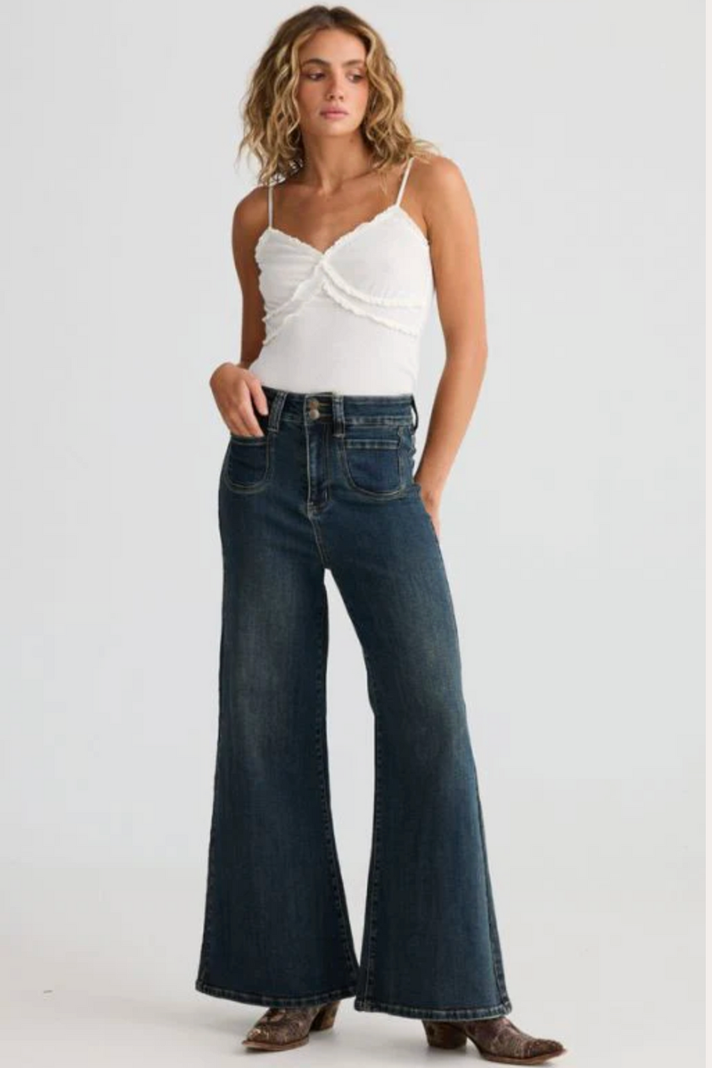 Intuition Jean - Vintage Denim, by Talisman

Sits at natural waist
Wide waistband with double buttons
Feature front pockets
Zip fly
Back patch pockets
Wide flare hem
Full length