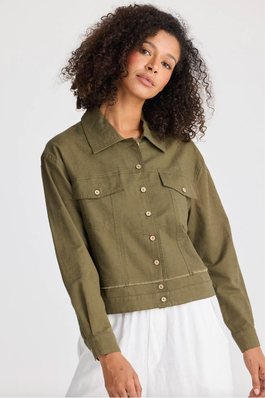 Roam Jacket - Khaki, by Shanty Corp.
Structured, boxy fit

Front pockets

Raw edge feature on hem panel

Front and back yoke

Breathable cotton/linen construction