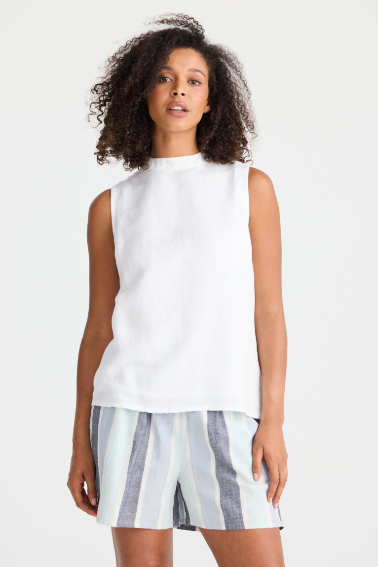 Adel Top - White Linen Blend, by Shanty Corp.

• REGULAR FIT
• GATHERED ADJUSTABLE BACK TIE FEATURE WITH KEYHOLE
•HIGH NECKLINE
• SLEEVELESS