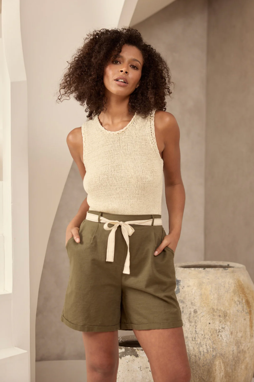 Positano Short - Khaki, by Shanty Corp.
Front fly front closure

Elasticated back waistband

Cutaway pockets

Rolled cuff

Cotton waistband tie