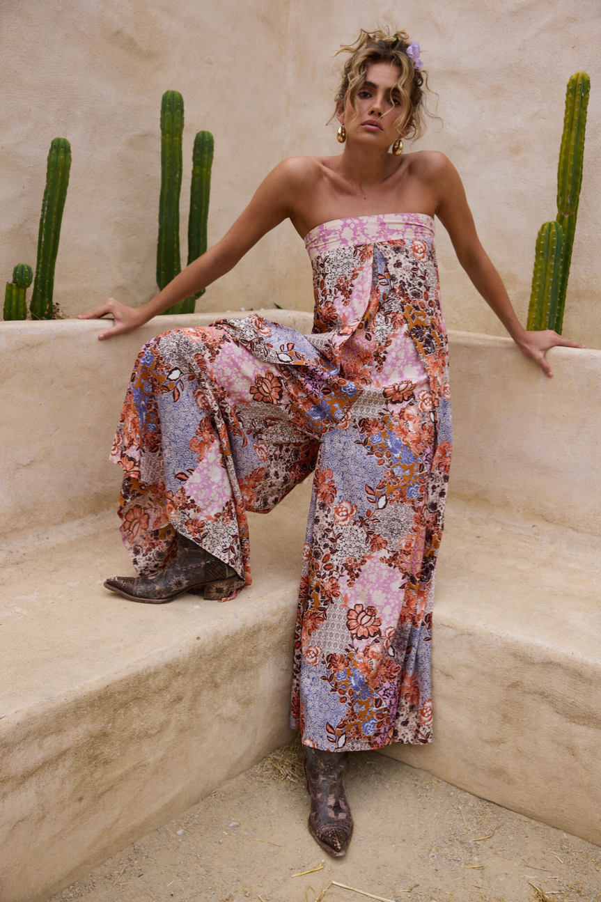 Lucky Charm Jumpsuit - Dream Weaver x Meadow Muse, by Talisman

Fold over front design
Tie back closure
Elasticated back
Inseam pockets
Relaxed fit
Wide leg