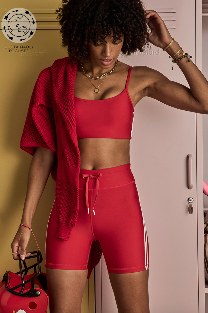 Oxford 5" Spin Short - Cherry, by The Upside

A short designed for ease and movement with a touch of classic sport

Mid rise 5" length spin short in cherry red
Cream coloured binds down side seams
Elastic drawcord through waist
Printed arrow logo at back
Our Recycled Eco Tech performance fabric
Breathable, quick drying and moisture wicking
Mid Rise
Please refer to studio images for accurate colour of garment